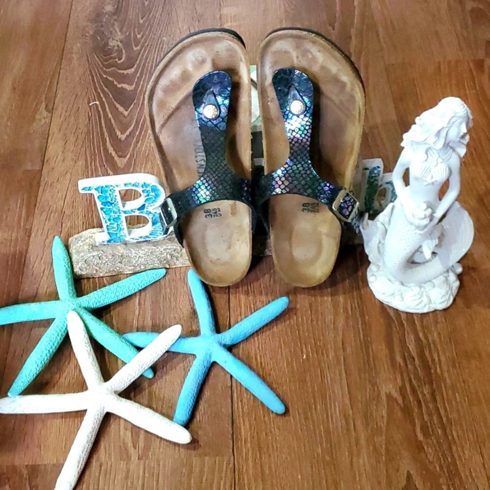 EUC Birkenstock Gizeh Iridescent Mermaid Scale Sandal